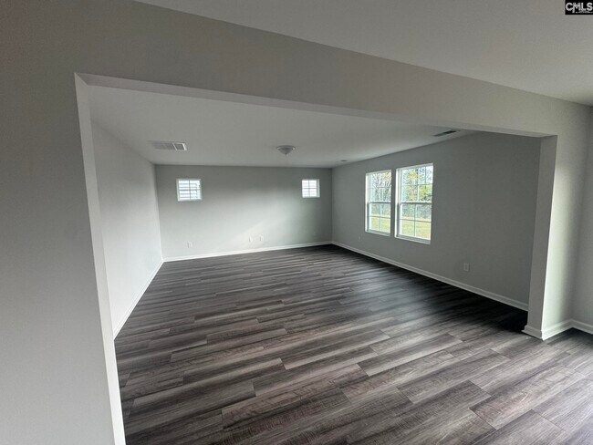 Building Photo - 3027 Hallsdale Dr