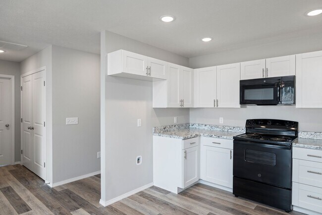 Building Photo - 3 bedroom duplex with a fully fenced yard-Westbury Gardens!