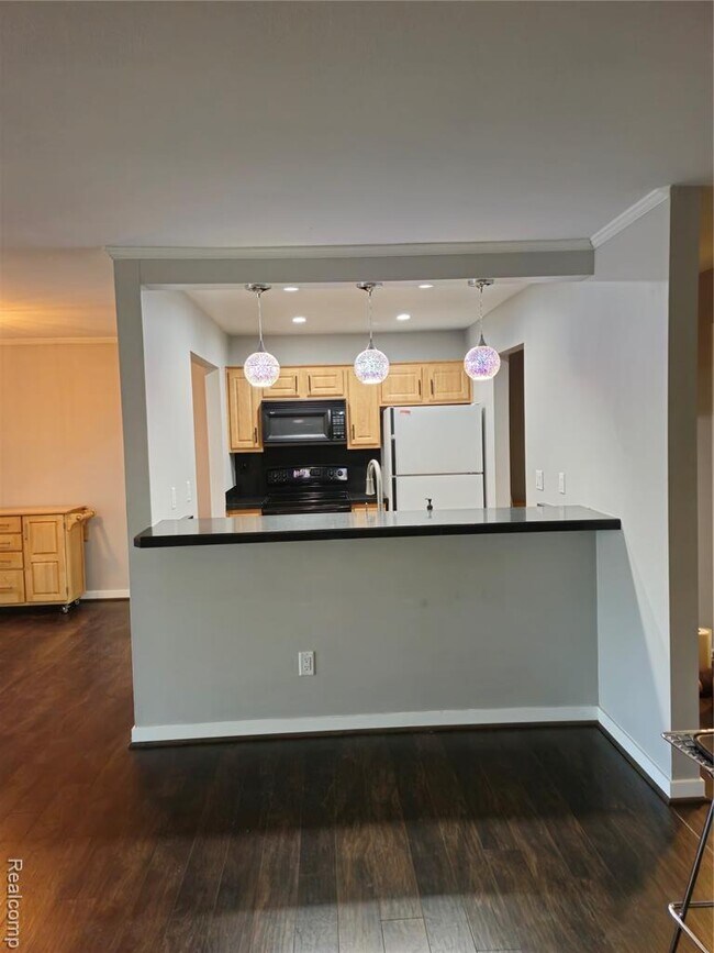 Building Photo - 1549 S Hill Blvd