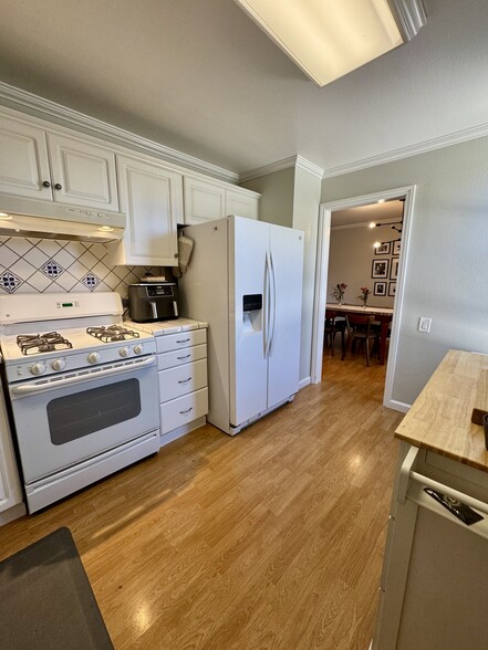 Building Photo - 31555 Lindero Canyon Rd