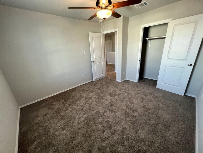 Building Photo - 2824 Rosefinch