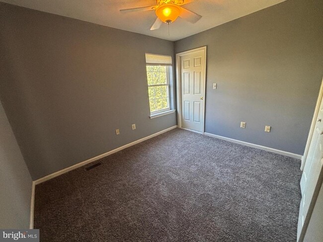 Building Photo - 721 Deer Creek Dr