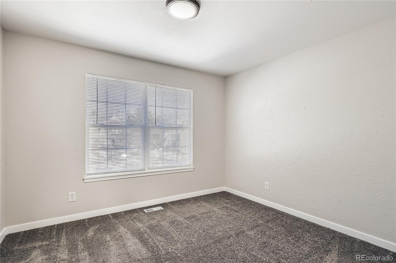 Building Photo - 9423 W Ontario Dr