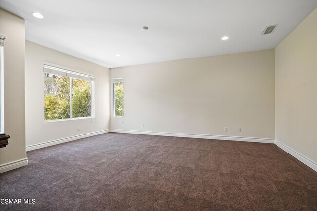 Building Photo - 6077 Mandeville Pl
