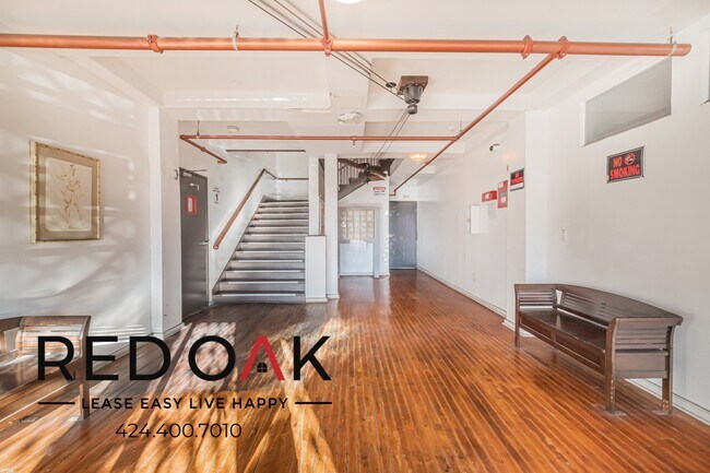 Building Photo - 692 Valencia St