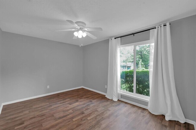 Building Photo - 156 Greenleaf Ln
