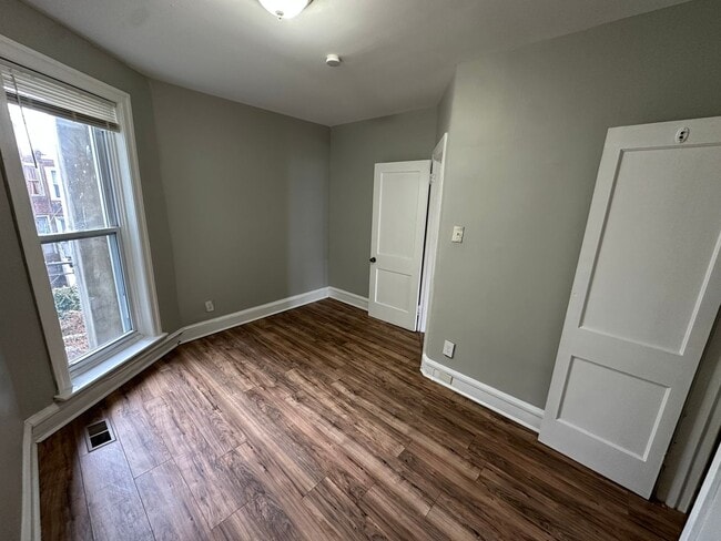 Building Photo - 440 W Fisher Ave