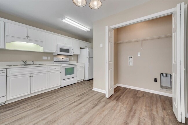 Building Photo - 1622 Emma St