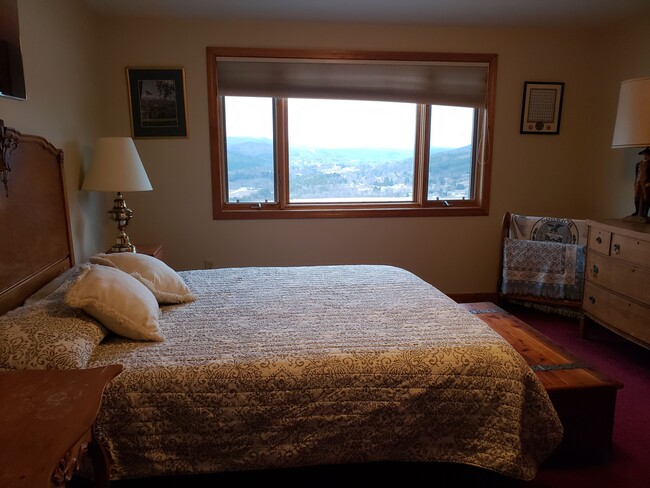 Master bedroom - 673 Winch Hill Rd