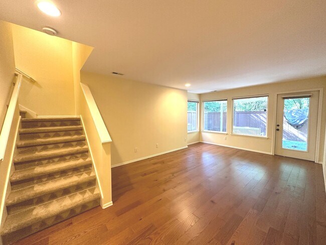 Building Photo - 3Bd/2.5Ba Kirkland House