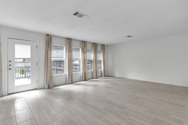 Building Photo - 1413 Baffin Cove