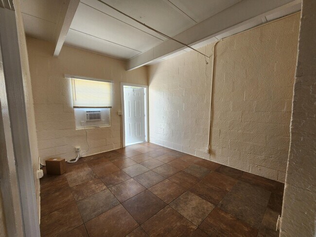 Building Photo - 620 20th St