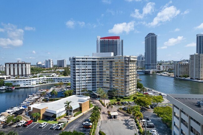 Building Photo - 100 Golden Isles Dr