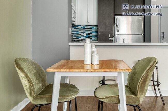 Building Photo - 200 S Los Angeles St