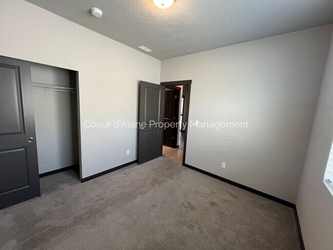 Building Photo - 3 bed house in Woodbridge