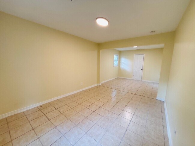 Building Photo - 6804 Anders Dr