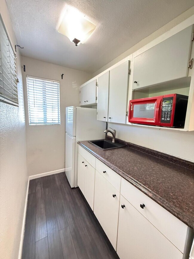 Building Photo - 825 N 2nd Ave