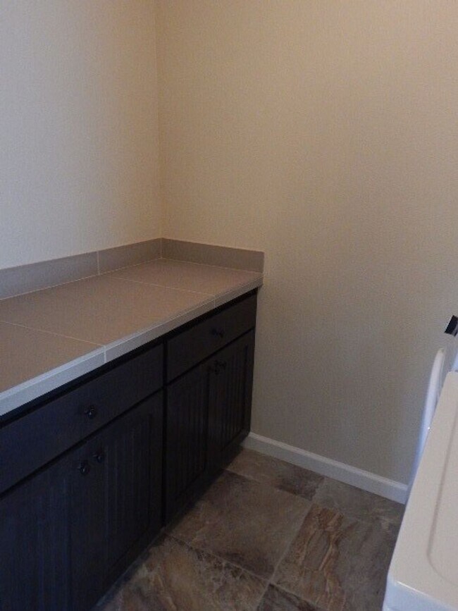 Building Photo - 5 Bedroom Beaverton Home!!!