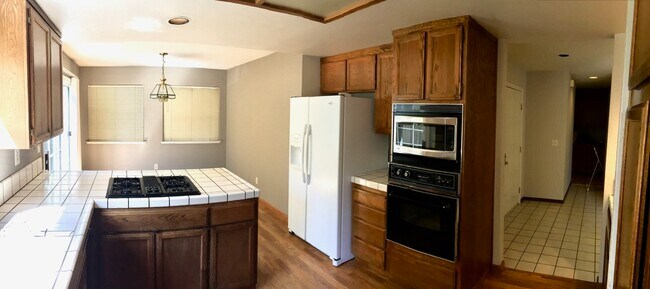 Building Photo - 637 Tami Way