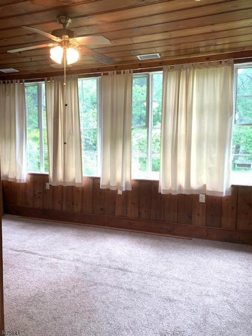 Bedroom number 2 - 207 Holly St