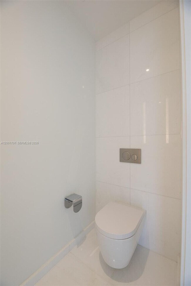 Building Photo - 300 Biscayne Blvd Way