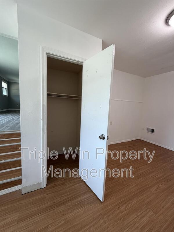 Building Photo - 6801 Knoll Ave