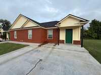 Building Photo - 2225 Alma Blvd