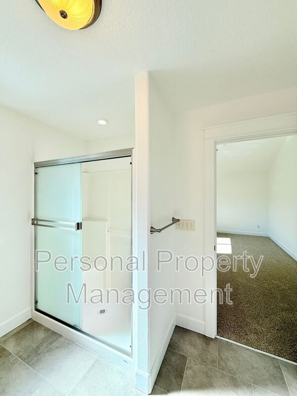 Building Photo - 3368 NW 47th Dr