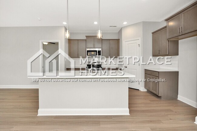 Building Photo - 113 Saylor Rose Dr