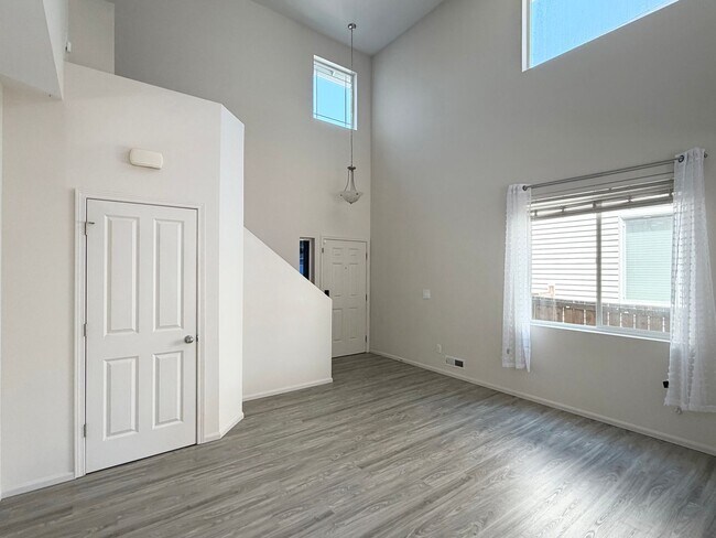 Building Photo - Updated Lakeland Hills Home w/ Air conditioning