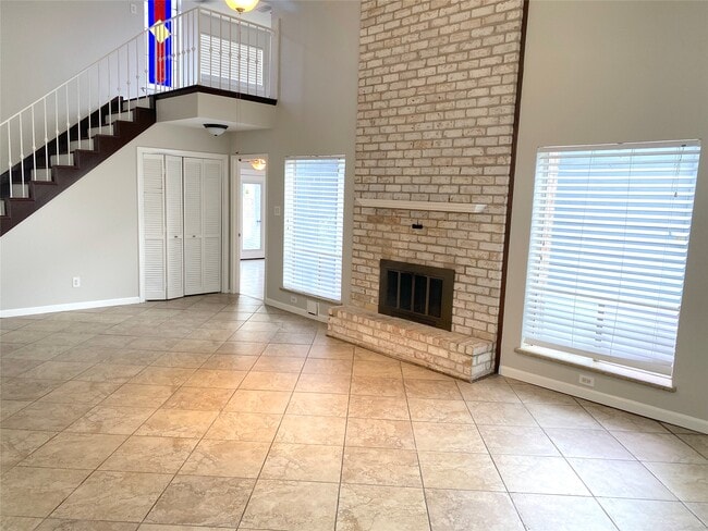 Building Photo - 14934 Elmont Dr