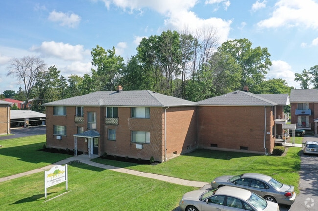 Building Photo - Willow Ridge Court