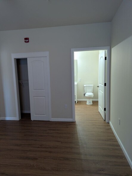 Building Photo - 117 Harmony Mdws Ct