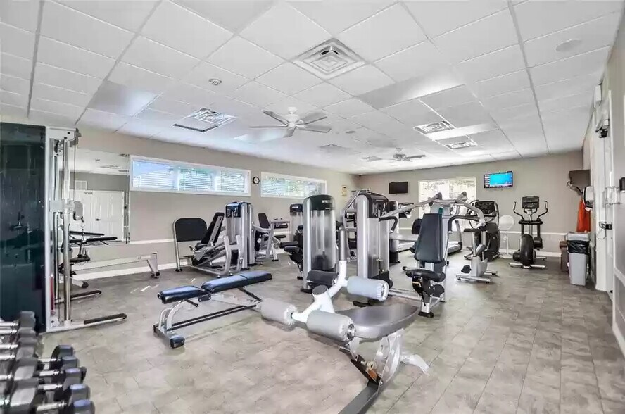 fitness room - 7230 Hamilton Rd