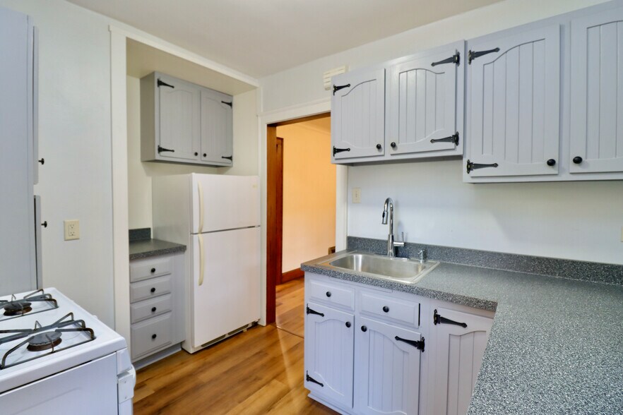 Building Photo - 744 Central Ave