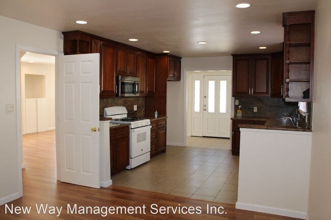 Building Photo - 5 br, 3 bath House - 209 Rossi Avenue, Unit A