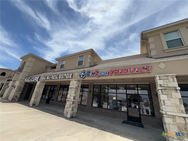 Building Photo - 2710 S Clear Creek Rd
