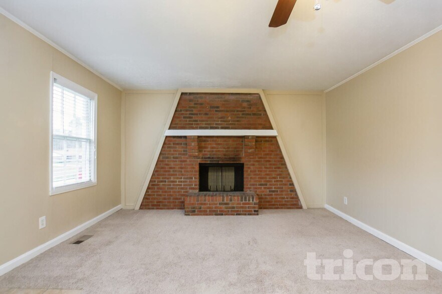 Building Photo - 55 Henson Cir