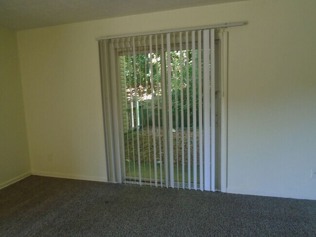 Building Photo - 2 bedroom 2 bath!