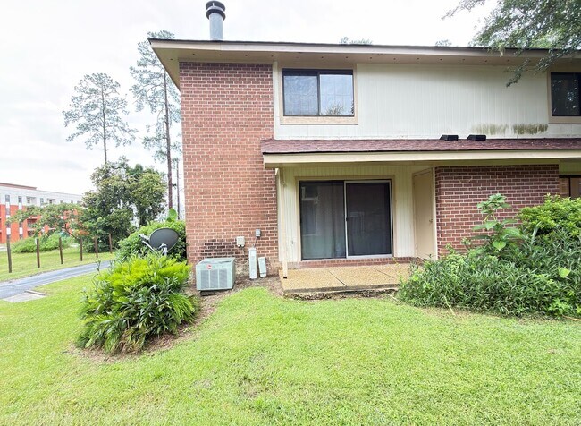 Building Photo - 1307 Baytree Dr