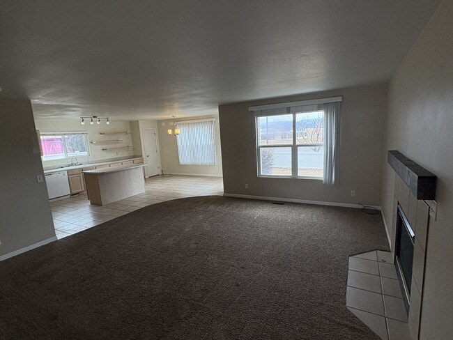 Building Photo - 1884 Sunset Rd