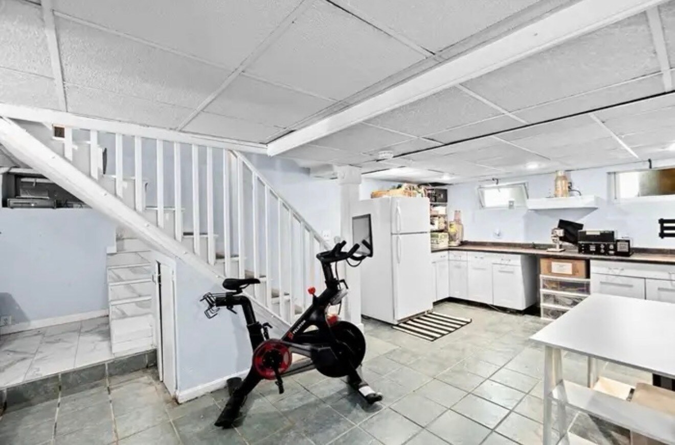 Bonus Room - 113 Mountain Ave