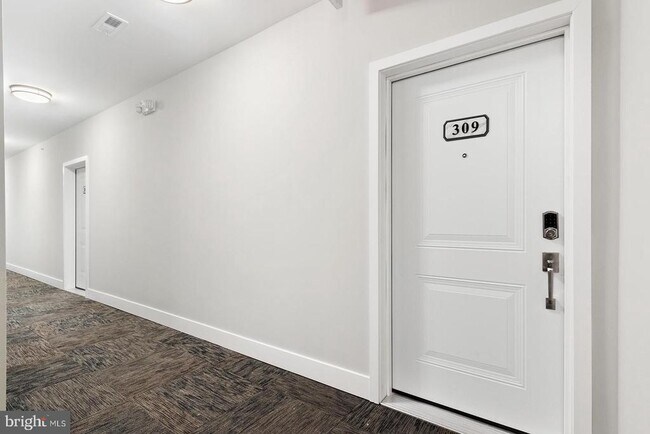 Building Photo - 1221 E Berks St