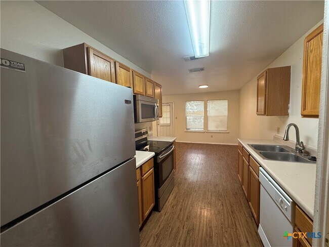 Building Photo - 1000 Sagewood Trail