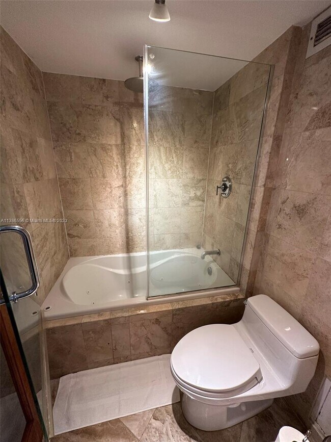 Building Photo - 2301 Collins Ave