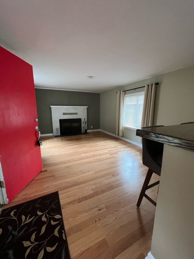 Building Photo - Charming one level 2 bedroom 1 bath house ...