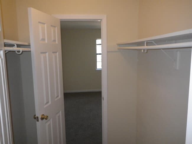 Building Photo - 1610 Green Briar Pkwy