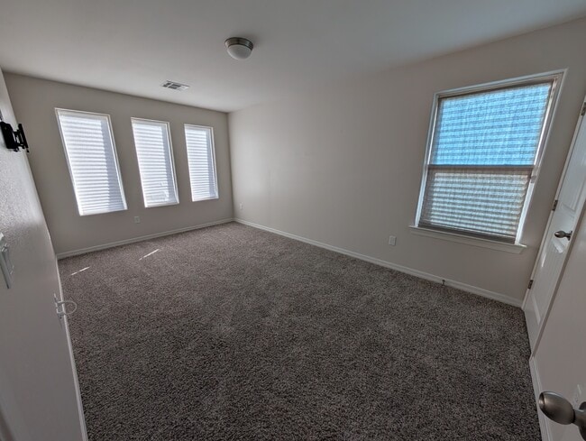 Building Photo - 517 La Entrada Cir