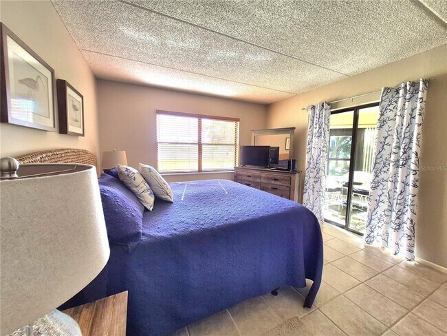 Building Photo - 50 Woodlake Pl