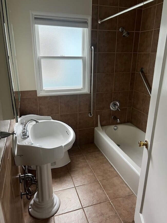 Building Photo - Cute Berkeley Single Family House